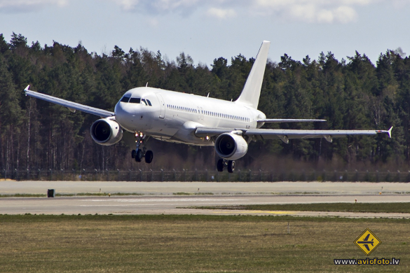 Airbus A320-214